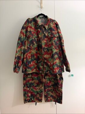 Men's Hess Alpenflage Set in Red, Green & Brown